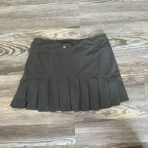 LULULEMON TENNIS SKIRT MINT CONDITION